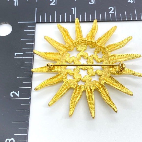 Sun & Stars Goldtone Matte Vintage Brooch Circa 1980's - Picture 2 of 7